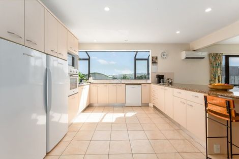 Photo of property in 31 Lanyon Place, Whitby, Porirua, 5024