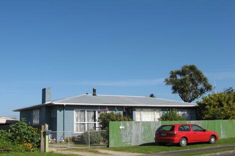 Photo of property in 13 Egmont Street, Castlecliff, Whanganui, 4501