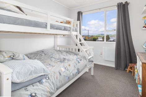 Photo of property in 2 Pennant Grove, Titahi Bay, Porirua, 5022