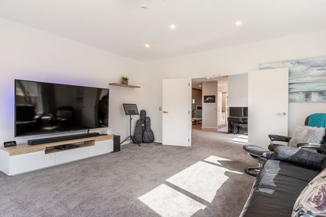 Photo of property in 61 Quadrant Heights, Paraparaumu, 5032