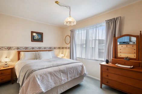 Photo of property in 20 Vista Crescent, Maoribank, Upper Hutt, 5018