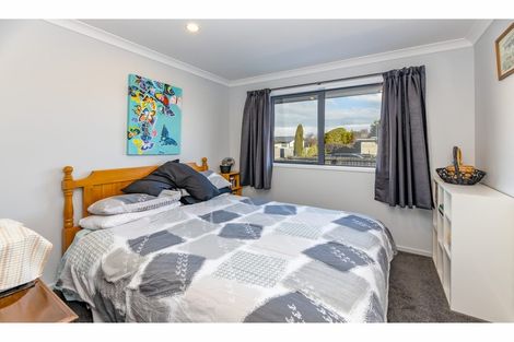 Photo of property in 76 Avondale Road, Avondale, Christchurch, 8061