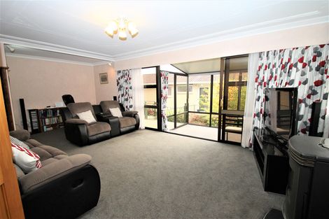 Photo of property in 16 Kinmont Crescent, Kinmont Park, Mosgiel, 9024