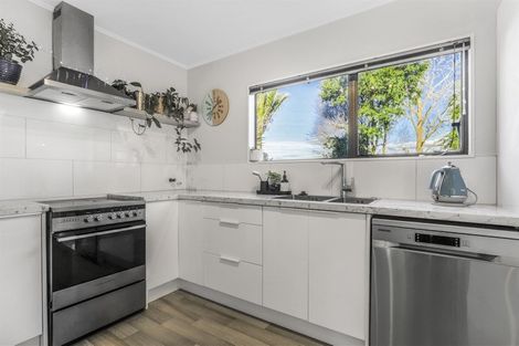 Photo of property in 17 Rhonda Place, Opaheke, Papakura, 2113