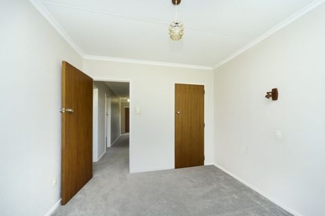 Photo of property in 87 Wikiriwhi Crescent, Awapuni, Palmerston North, 4412