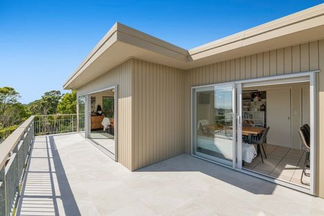 Photo of property in 20 Whangaparaoa Road, Red Beach, 0932