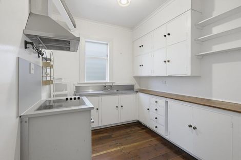 Photo of property in 43 Brougham Street, Mount Victoria, Wellington, 6011