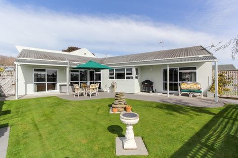 Photo of property in 14 Del Mar Place, Merrilands, New Plymouth, 4312