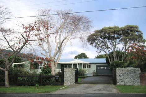 Photo of property in 8 Karaka Grove, Waikanae, 5036
