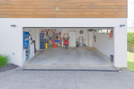 Photo of property in 2/310 Wairau Road, Glenfield, Auckland, 0629
