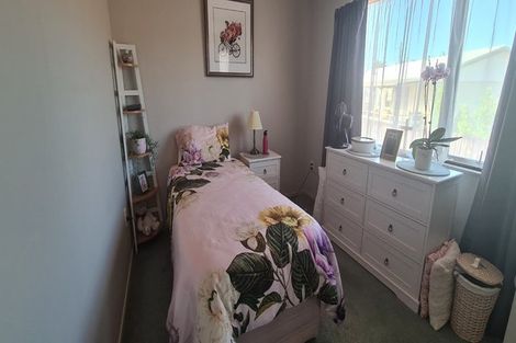 Photo of property in 4a Karamu Street, Te Atatu Peninsula, Auckland, 0610