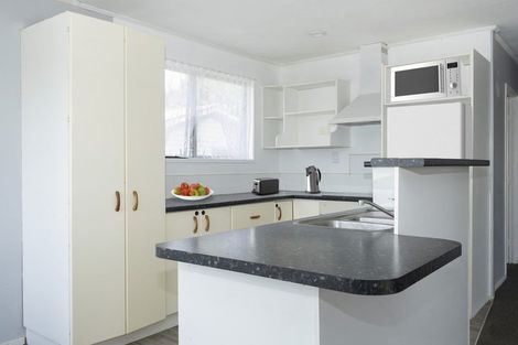 Photo of property in 28 Beauchamp Drive, Massey, Auckland, 0614