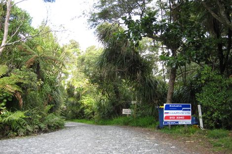 Photo of property in 2/51 Quinns Road, Waiatarua, Auckland, 0612