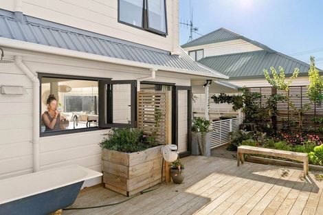 Photo of property in 2/563 Maunganui Road, Mount Maunganui, 3116
