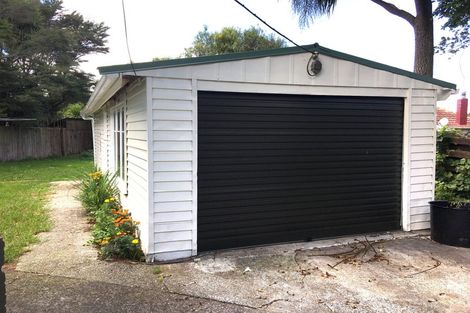 Photo of property in 25 Smythe Road, Henderson, Auckland, 0612