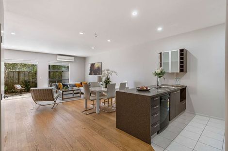 Photo of property in 2/40 Scarlet Oak Drive, Schnapper Rock, Auckland, 0632