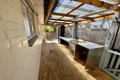 Photo of property in 12 Scanlen Terrace, Kelston, Auckland, 0602