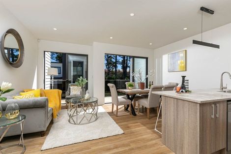 Photo of property in 21 Korokio Lane, Henderson, Auckland, 0612