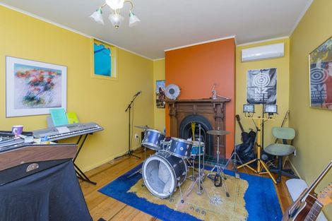 Photo of property in 140 Glenmore Street, Northland, Wellington, 6012