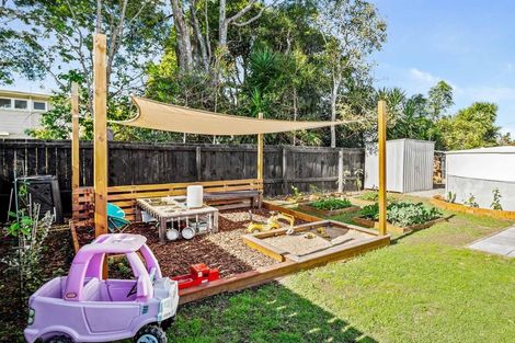 Photo of property in 15 Edward Street, Riverhead, 0820