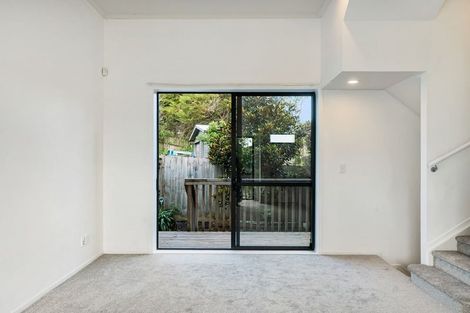 Photo of property in 4/2 Swan Hill Drive, Glen Eden, Auckland, 0602