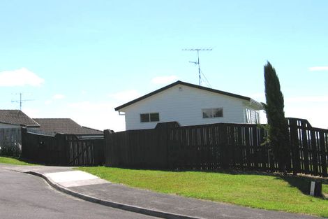Photo of property in 17 Jumento Place, Unsworth Heights, Auckland, 0632