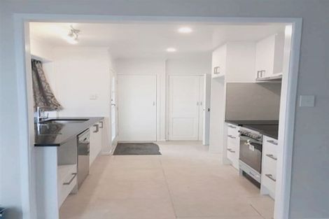 Photo of property in 24 Finlow Drive, Te Atatu South, Auckland, 0610