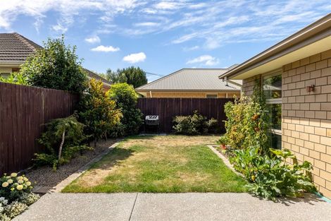 Photo of property in 6a Sunningvale Lane, Ilam, Christchurch, 8053