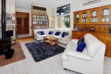 Photo of property in 12 Nor'east Drive, Northcross, Auckland, 0632