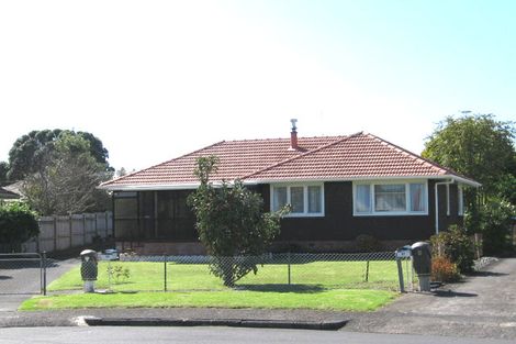 Photo of property in 33 London Street, Te Atatu Peninsula, Auckland, 0610