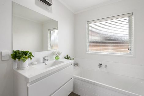 Photo of property in 3 Montgomery Crescent, Kinloch, Taupo, 3377