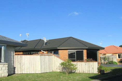 Photo of property in 5 Glen Loch Place, Paraparaumu, 5032