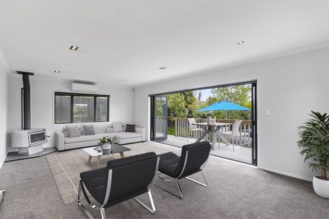 Photo of property in 19 Reydon Place, Cockle Bay, Auckland, 2014