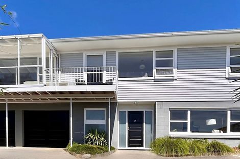 Photo of property in 1/21 Deuxberry Avenue, Northcote, Auckland, 0627