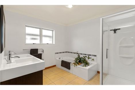 Photo of property in 2 Merlot Place, Rototuna, Hamilton, 3210