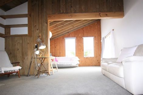 Photo of property in 8 Oxford Terrace, Coromandel, 3506