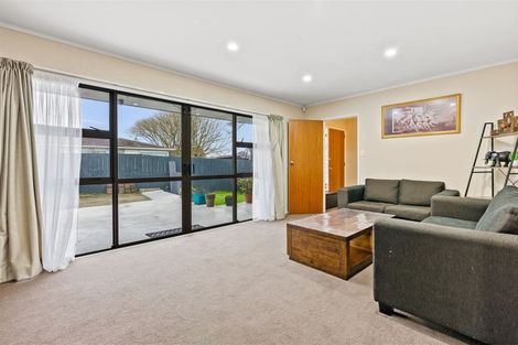 Photo of property in 12 Gloaming Place, Conifer Grove, Takanini, 2112