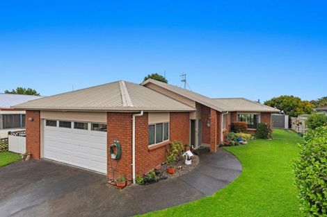 Photo of property in 13 Edgewater Grove, Whakatane, 3120