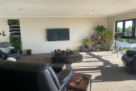 Photo of property in 2 Crispe Road, Clarks Beach, 2122