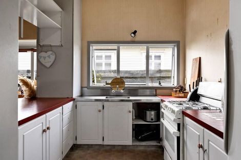 Photo of property in 19 Clifford Street, Hawera, 4610