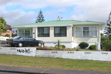 Photo of property in 12 Glendene Avenue, Glendene, Auckland, 0602