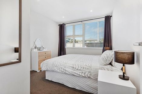 Photo of property in 27 Mexted Terrace, Tawa, Wellington, 5028