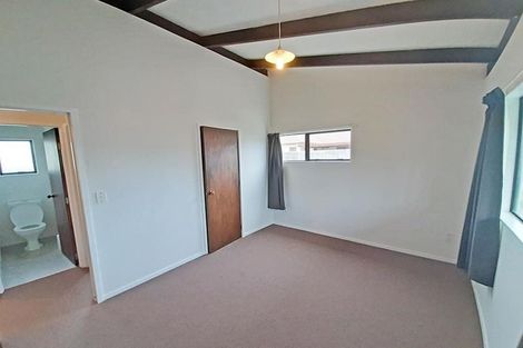 Photo of property in 2/215a Swanson Road, Henderson, Auckland, 0610