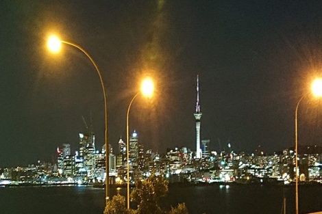 Photo of property in 2/31 Princes Street, Northcote Point, Auckland, 0627