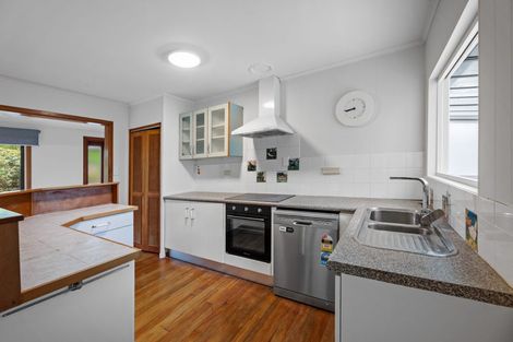 Photo of property in 37 York Road, Titirangi, Auckland, 0604