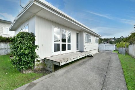 Photo of property in 5 Walton Street, Red Beach, 0932