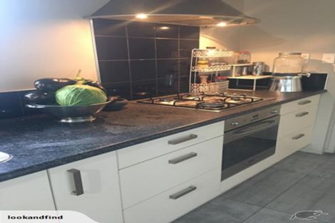 Photo of property in 2/41 Challen Close, Conifer Grove, Takanini, 2112