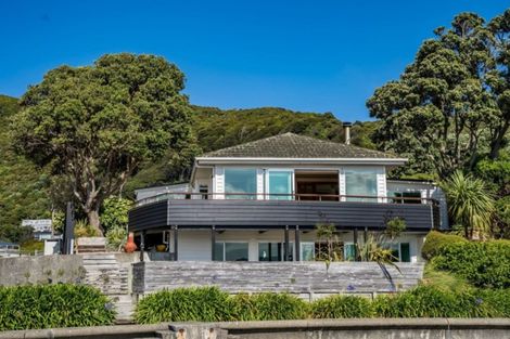 Photo of property in 42 Pukatea Street, Eastbourne, Lower Hutt, 5013