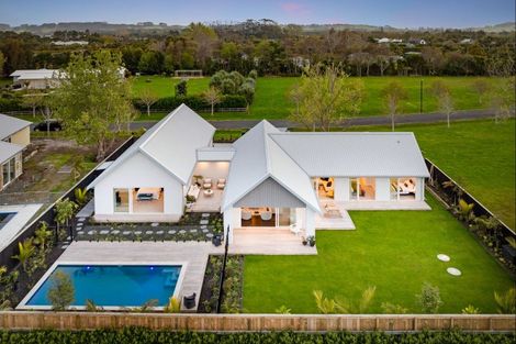 Photo of property in 32 Sandpiper Avenue, Point Wells, 0986