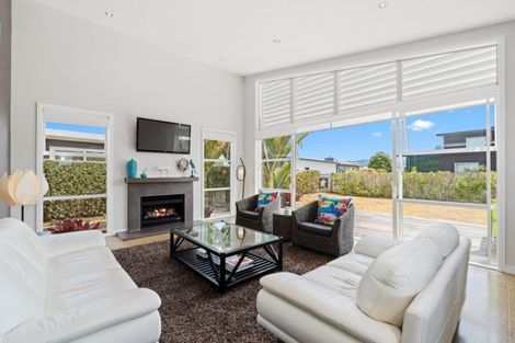 Photo of property in 15 Kewai Street, Omaha, 0986